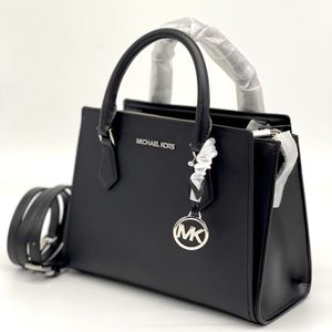 Michael Kors Hope Medium Messenger Black L…